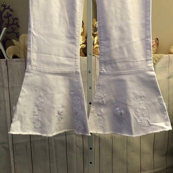 Juliette sz 10 White Sequin Bell Bottom Jeans NWT - Picture 3 of 10